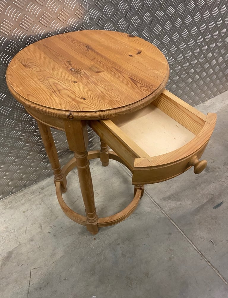 WOODEN SIDE TABLE. Free delivery!!!