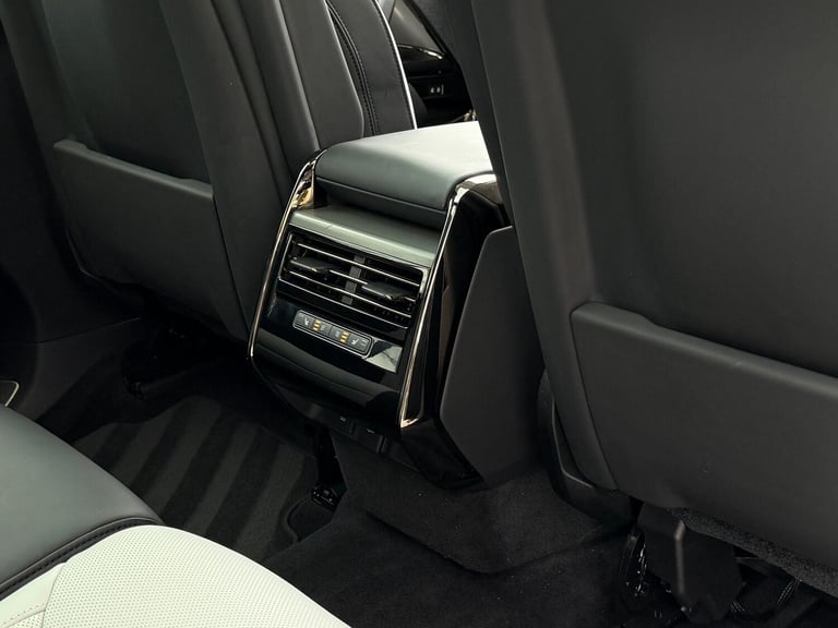 2023 Land Rover Range Rover Sport 3.0 D300 MHEV Dynamic SE SUV 5dr Diesel Auto 4WD Euro 6 (s/s) (...