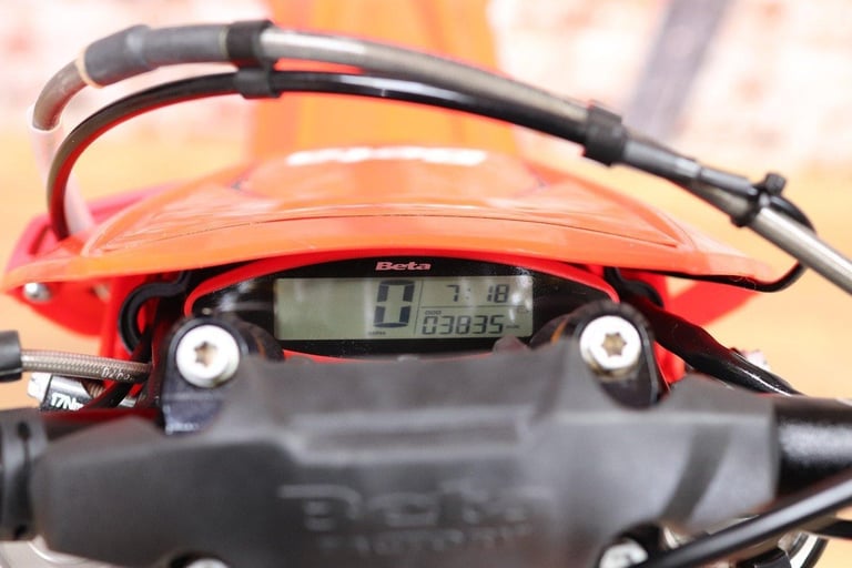 2022 MODEL BETA RR 2T 300 (21 PLATE) - ONLY 3,835 MILES (78 HOURS) - 1 OWNER