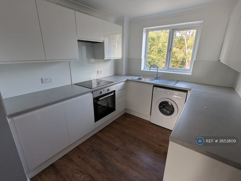 2 bedroom flat in Parklands, Southampton, SO17 (2 bed) (#2653809)