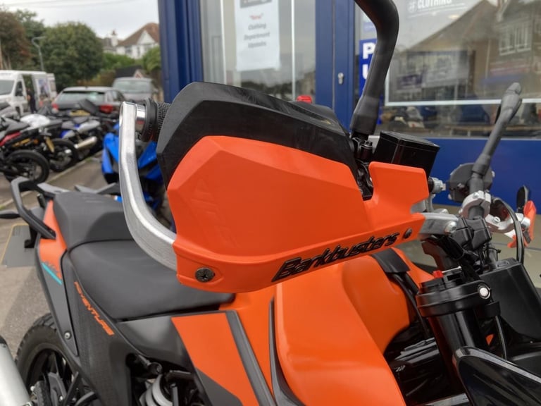 KTM 390 ADVENTURE - 2021 - STUNNING BIKE - ALLOY BASH PLATE - PEGS - BARKBUSTERS