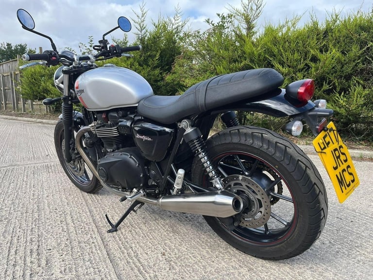2017 17 TRIUMPH BONNEVILLE STREET TWIN 900 SILVER RETRO NAKED HPI CLEAR