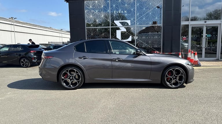 2025 Alfa Romeo Giulia 2.0T Veloce Auto Euro 6 (s/s) 4dr Saloon Petrol Automatic