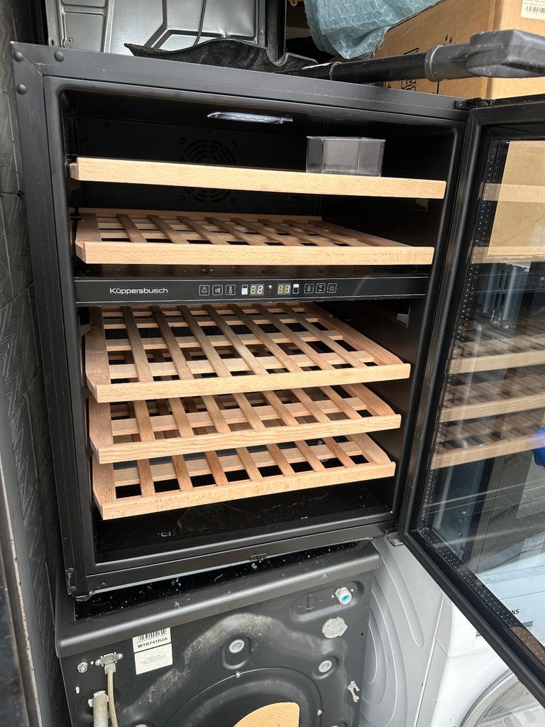 Wine cabinet wine fridge Dual Zone like brand new