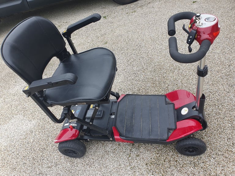 Auto folding mobility scooter