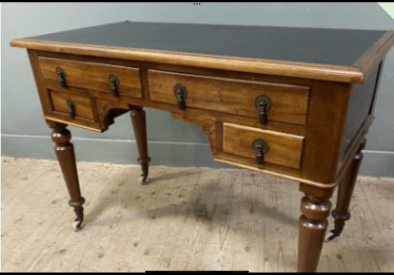 Beautiful Victorian Ladies Writing Desk in very good condition 