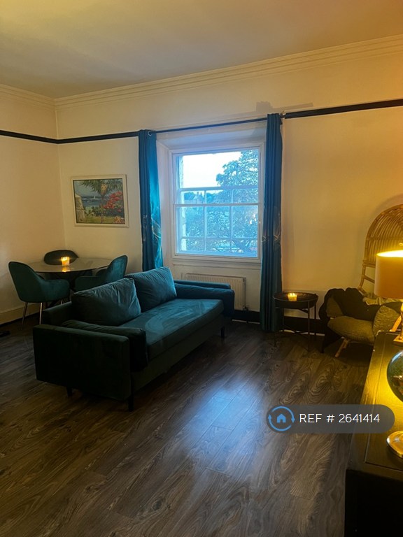 2 bedroom flat in Charlwood Mansion, London, SW12 (2 bed) (#2641414)