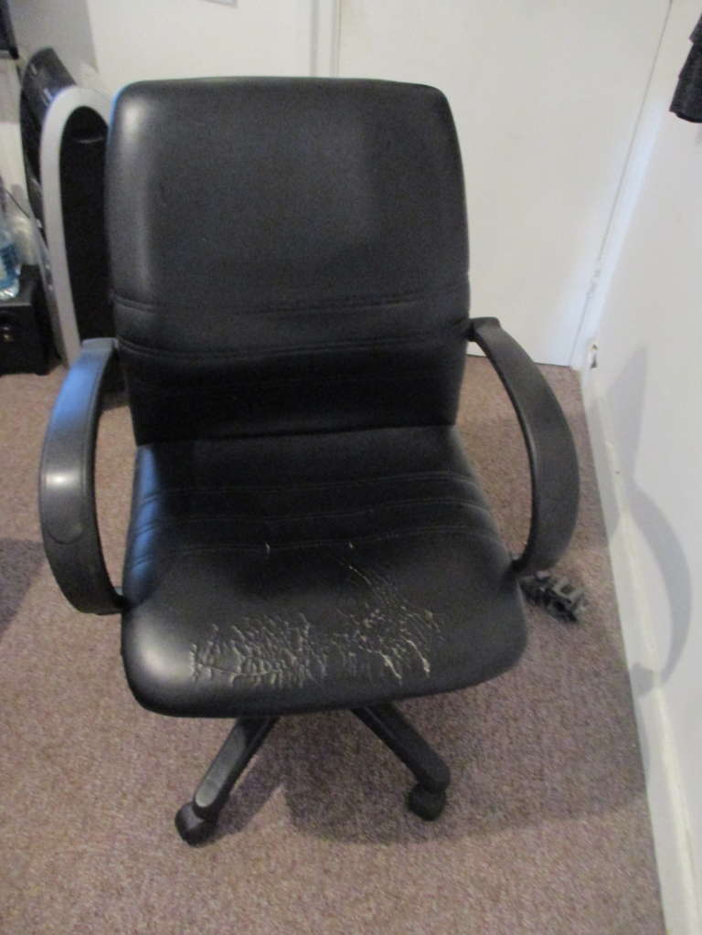 Leather Computer Chair Height adjustable very clean.