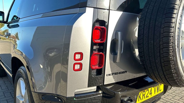 2024 Land Rover Defender 3.0 D300 X-Dynamic HSE 90 3dr Auto ESTATE DIESEL Automatic