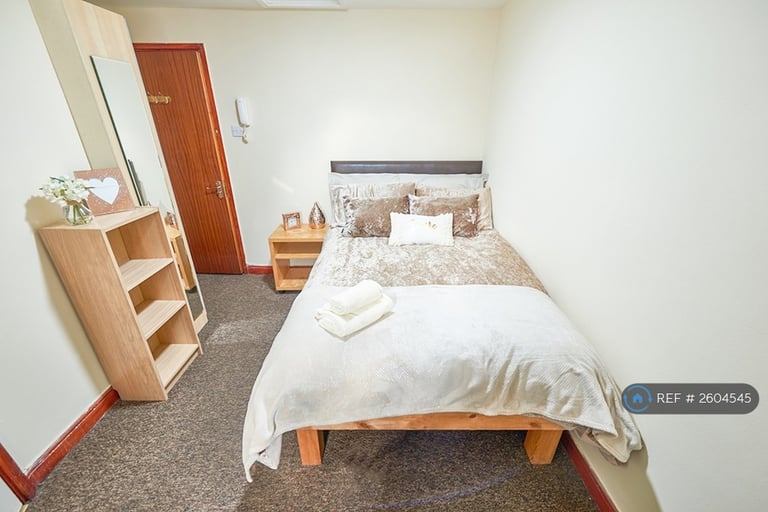 1 bedroom in Millenium Court, Bradford, BD7 (#2604545)