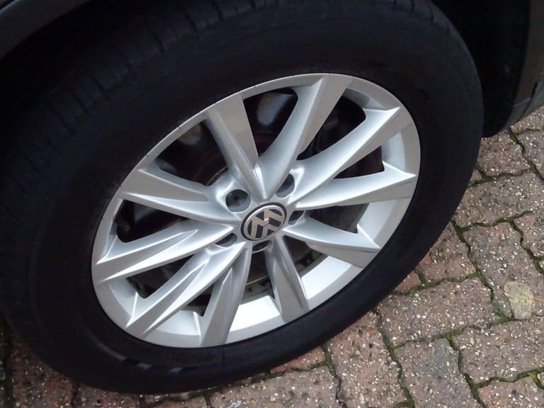 2012 Volkswagen Tiguan 2.0 TDi BlueMotion Tech SE 5dr DSG ESTATE DIESEL Automatic