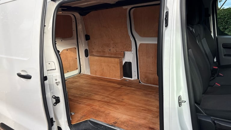 2022 Peugeot Expert Standard Diesel 1000 1.5 BlueHDi 100 Professional Premium Van Van Diesel Manual