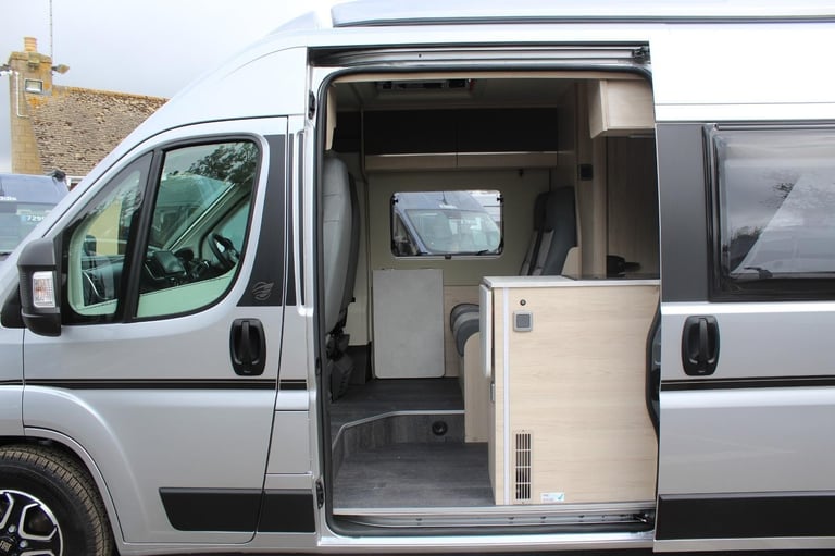 Auto-Trail Expedition 67 POP TOP ROOF, AUTOMATIC DIESEL AUTOMATIC 2025