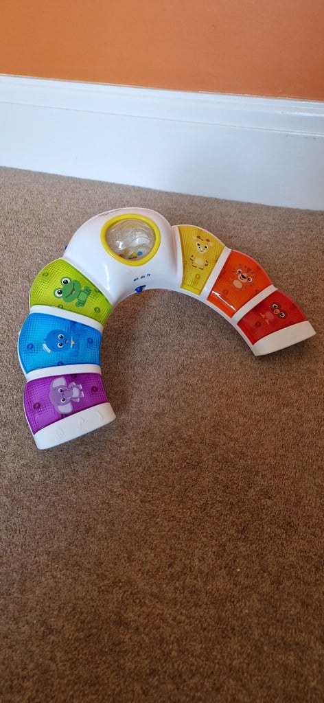  BABY EINSTEIN ACTIVITY RAINBOW LIGHT BAR INC BATTERIES. EXCELLENT CONDITION.