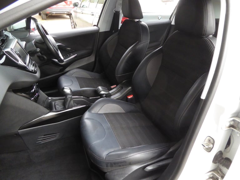 2016 Peugeot 2008 1.2 PureTech Allure 5dr HATCHBACK Petrol Manual
