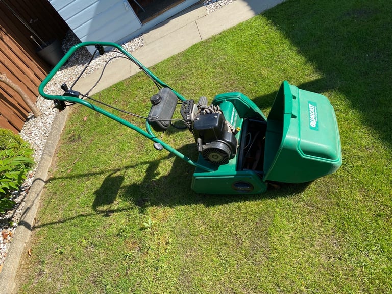Qualcast Classic Petrol 35s Lawnmower