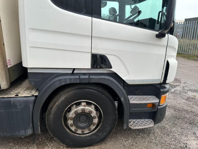 Scania P250 DB 4X2 CURTAIN SIDE WITH TUCKAWAY TAIL LIFT