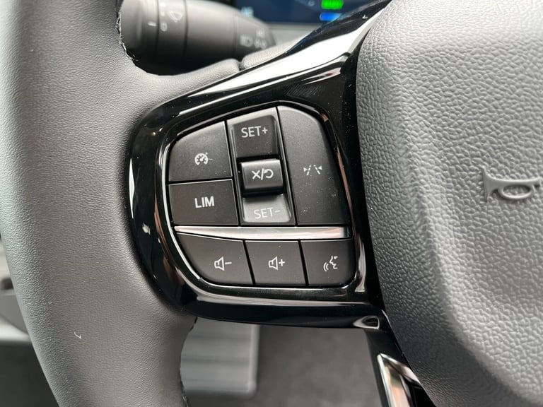 2025 Ford Transit Custom E-Transit Custom Limited DCiV 320 L1 65kWh 100kw 136 RWD 1 Speed Automat...