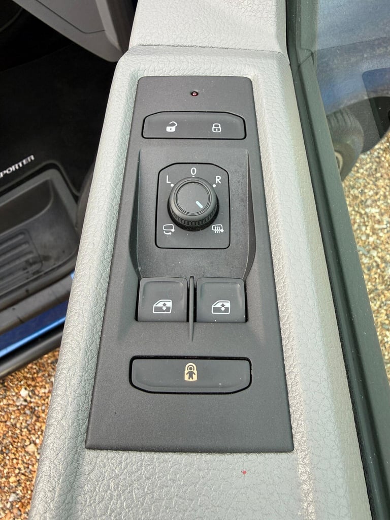 2023 Volkswagen Transporter 2.0 TDI T32 Highline Kombi DSG FWD SWB Euro 6 (s/s) 5dr WINDOW VAN Di...