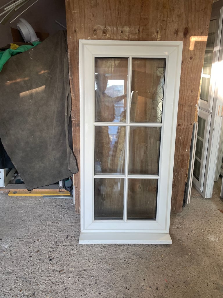 H 134 x W 65 cm - BEAUTIFUL GEORGIAN UPVC DOUBLE GLAZED WINDOW BY REHAU - CLEAR GLASS (REF: SJ348) 