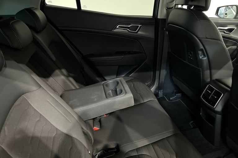 2023 73 KIA SPORTAGE 1.6 T-GDI 13.8KWH 3 SUV 5DR PETROL PLUG-IN HYBRID AUTO AWD 