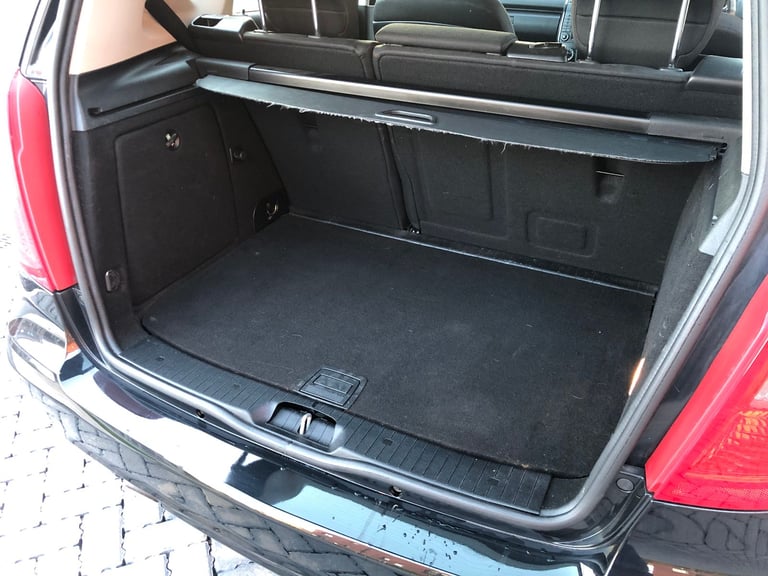 Mercedes-Benz (61) A Class A160 1.5 Petrol Classic SE 5dr. New MOT. Lady owners. ULEZ OK. Excellent.