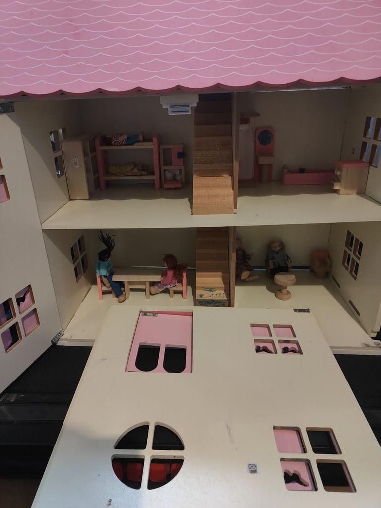 Dolls house only £10