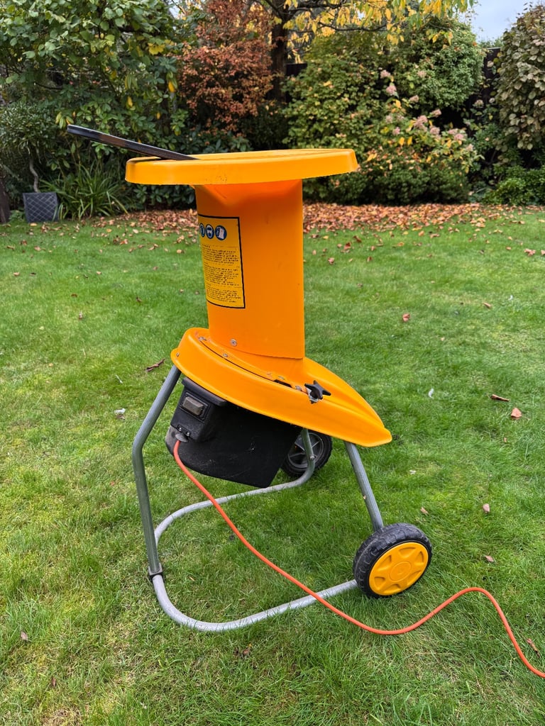 McCulloch MB 241 W Garden Shredder / Mulcher 1400W 240V in Excellent Condit