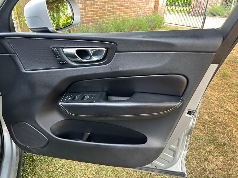 VOLVO XC60 2.0 R-Design T8 Twin Engine AWD 2018