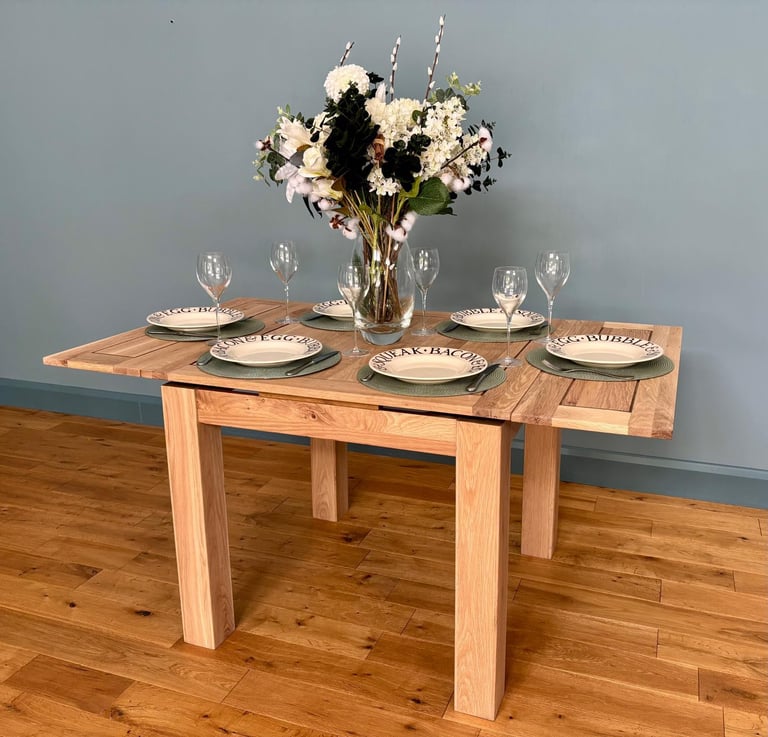 Solid Oak Extendable Dining Table