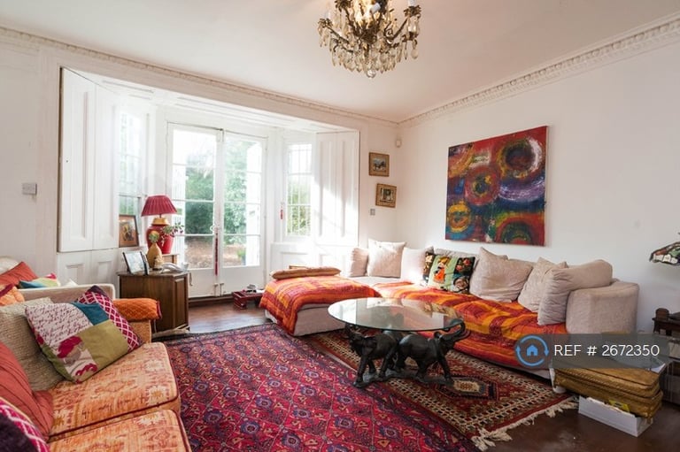 4 bedroom house in Imperial Square, London, SW6 (4 bed) (#2672350)