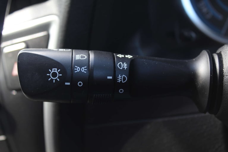 2015 Toyota Auris 1.8 Auris Icon+ VVT-i CVT 5dr Hatchback Hybrid Automatic