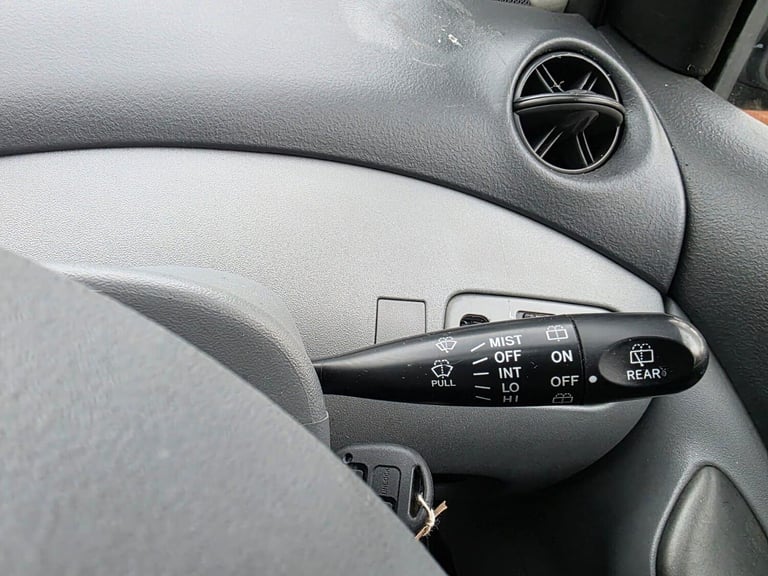 2001 Toyota Yaris 1.3 16v VVTi GLS 3dr Auto [AC] HATCHBACK PETROL Automatic