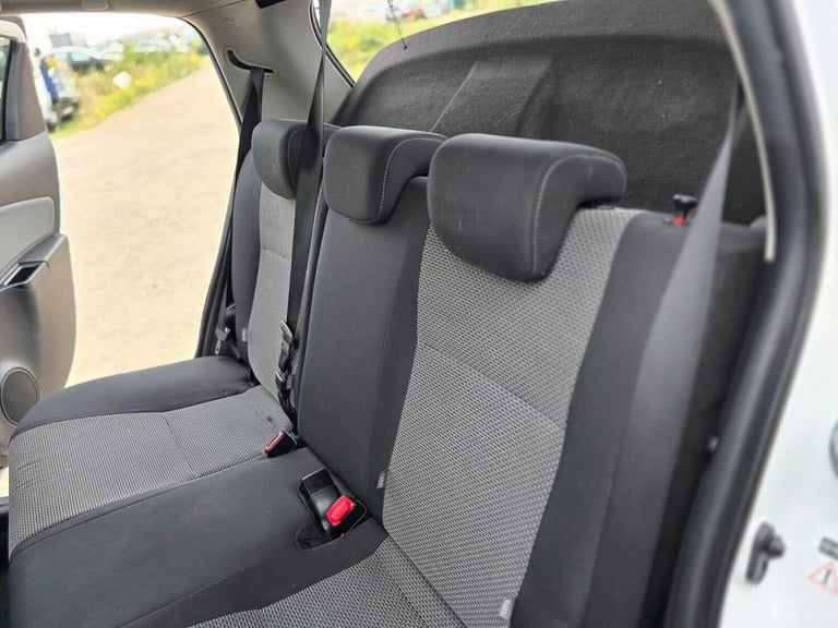 2016 Toyota Yaris 1.5 VVT-h Icon Hatchback 5dr Petrol Hybrid E-CVT Euro 6 (101 ps) Hatchback Hybr...