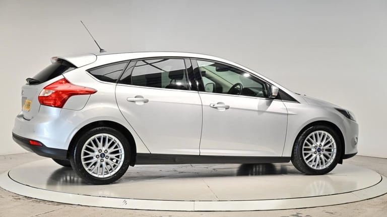 2014 Ford Focus 1.6 TDCi Zetec Euro 5 (s/s) 5dr HATCHBACK Diesel Manual