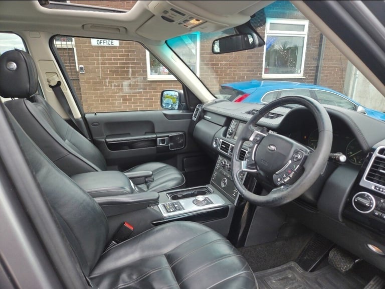60 2010 LAND ROVER RANGE ROVER 4.4 TDV8 VOGUE AUTO