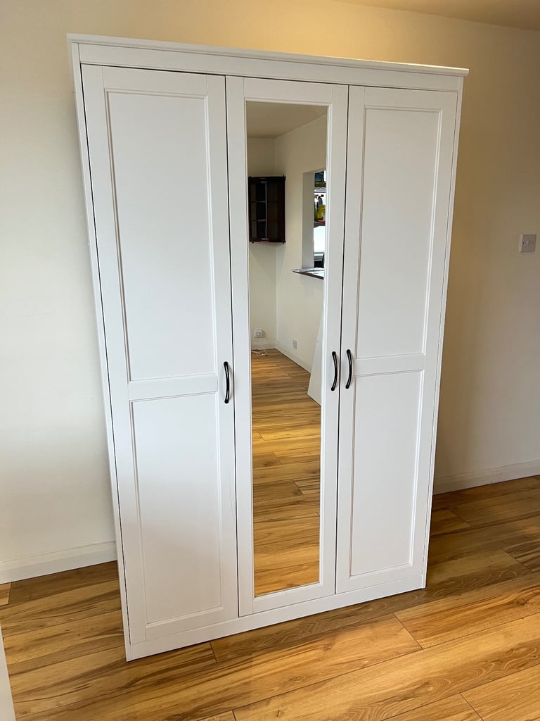 FREE DELIVERY IKEA SONGESAND WHITE TRIPLE MIRRORED WARDROBE GREAT CONDITION