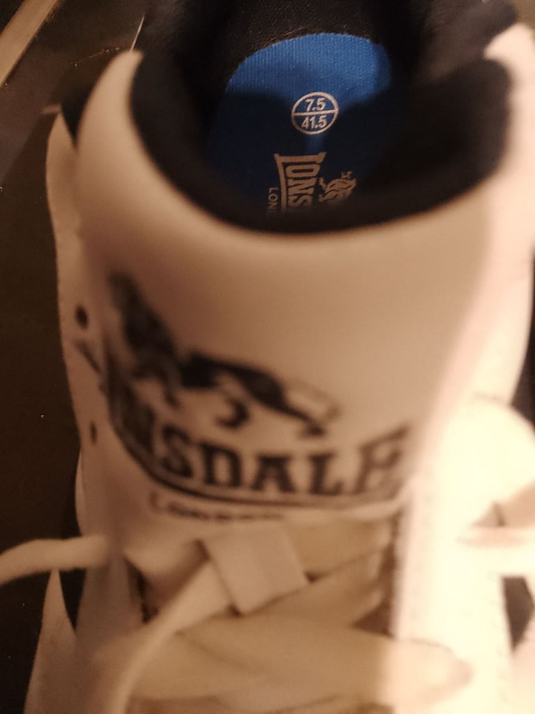 Lonsdale.  trainers 