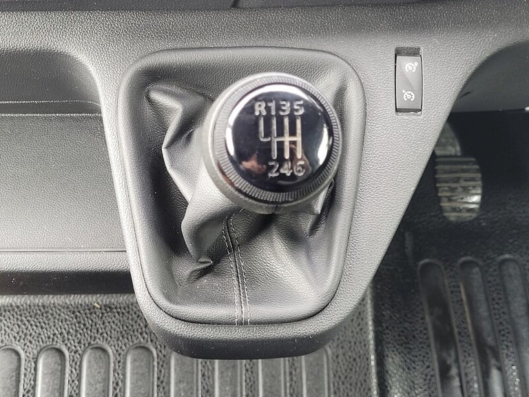 2023 Renault Master 145ps ENERGY 35 Business Luton Low Loader LWB 4.85m with Roller Shutter Doo L...