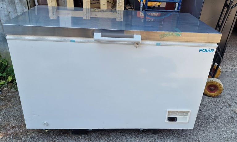 image for NEW COMMERCIAL DEEP FREEZER WITH STAINLESS STEEL LID FULLY WORKING EXCELLENT CONDITION 