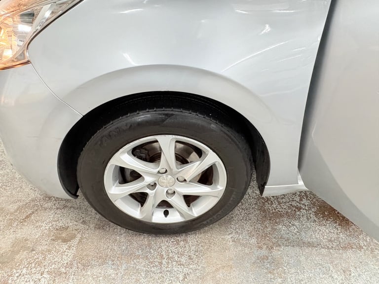 2013 Peugeot 208 1.4 e-HDi Active 5dr EGC HATCHBACK Diesel Automatic