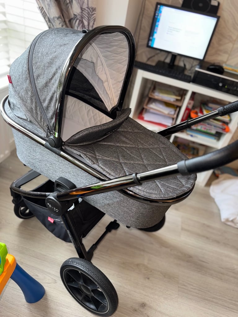 Venicci pram pushchair and carrycot 