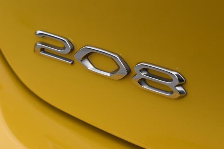 2021 Peugeot 208 1.2 PureTech Allure Hatchback 5dr Petrol EAT Euro 6 (s/s) (130 ps) HATCHBACK Pet...