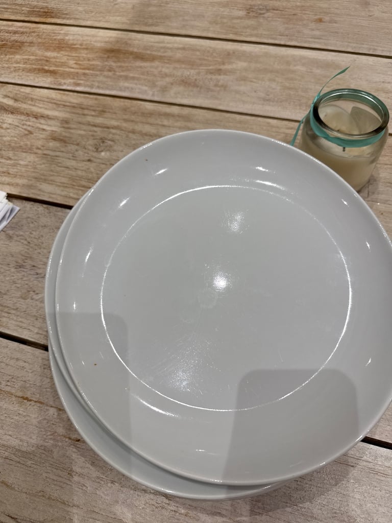 Ten Italian Saturnia porcelain dinner plates 