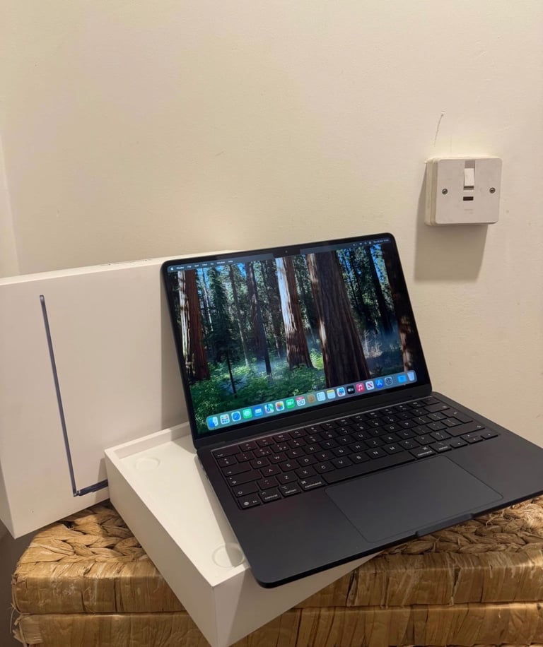 image for  Apple MacBook Air M4 13.6 Inch 256GB