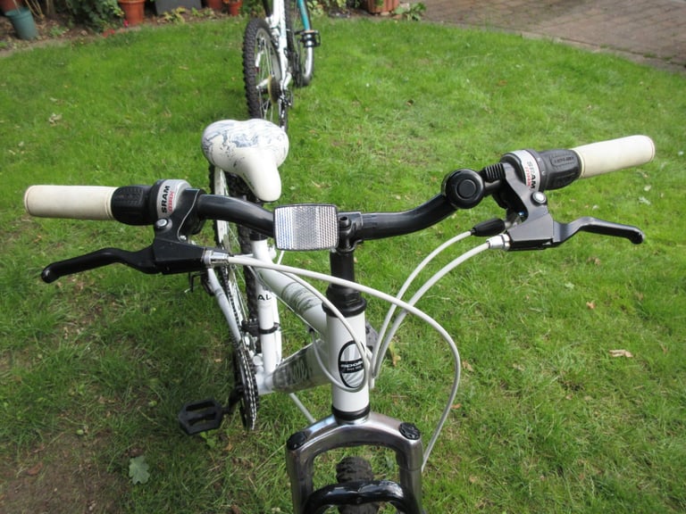 boys/girls bicycle 24 inch wheels Aluminium frame construction Apollo make Craze design model