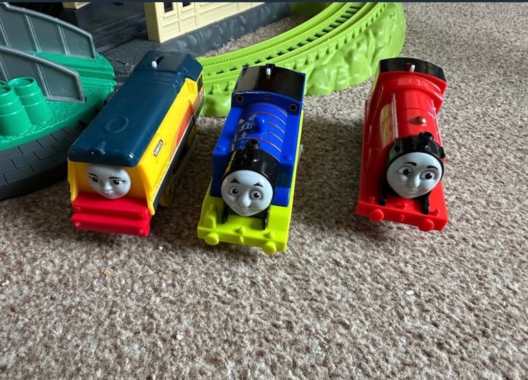 Thomas the Tank Crane Set + 5 motorised trains and some other accessories