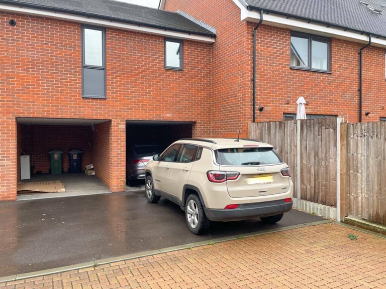 Modern 3-Bedroom house in Dukes Quarter, Bordon.