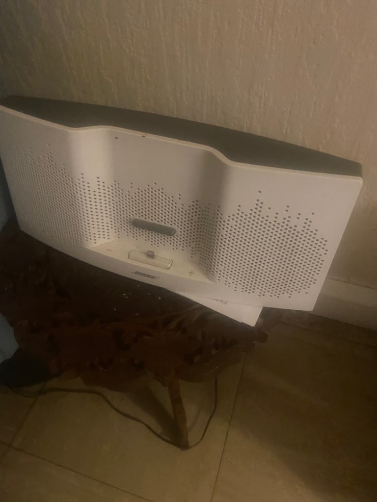 Bose music sounddock XT speaker for iPhone iPod. White/grey