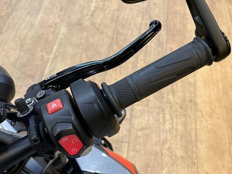 2024 Triumph Street Triple 765 RS STANDARD COLOUR Petrol silver 6 Speed